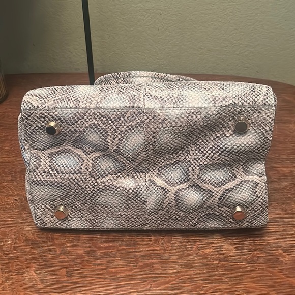 G.I.L.I. Leather Reptile Pattern Medium Satchel/Tote - Picture 10 of 16